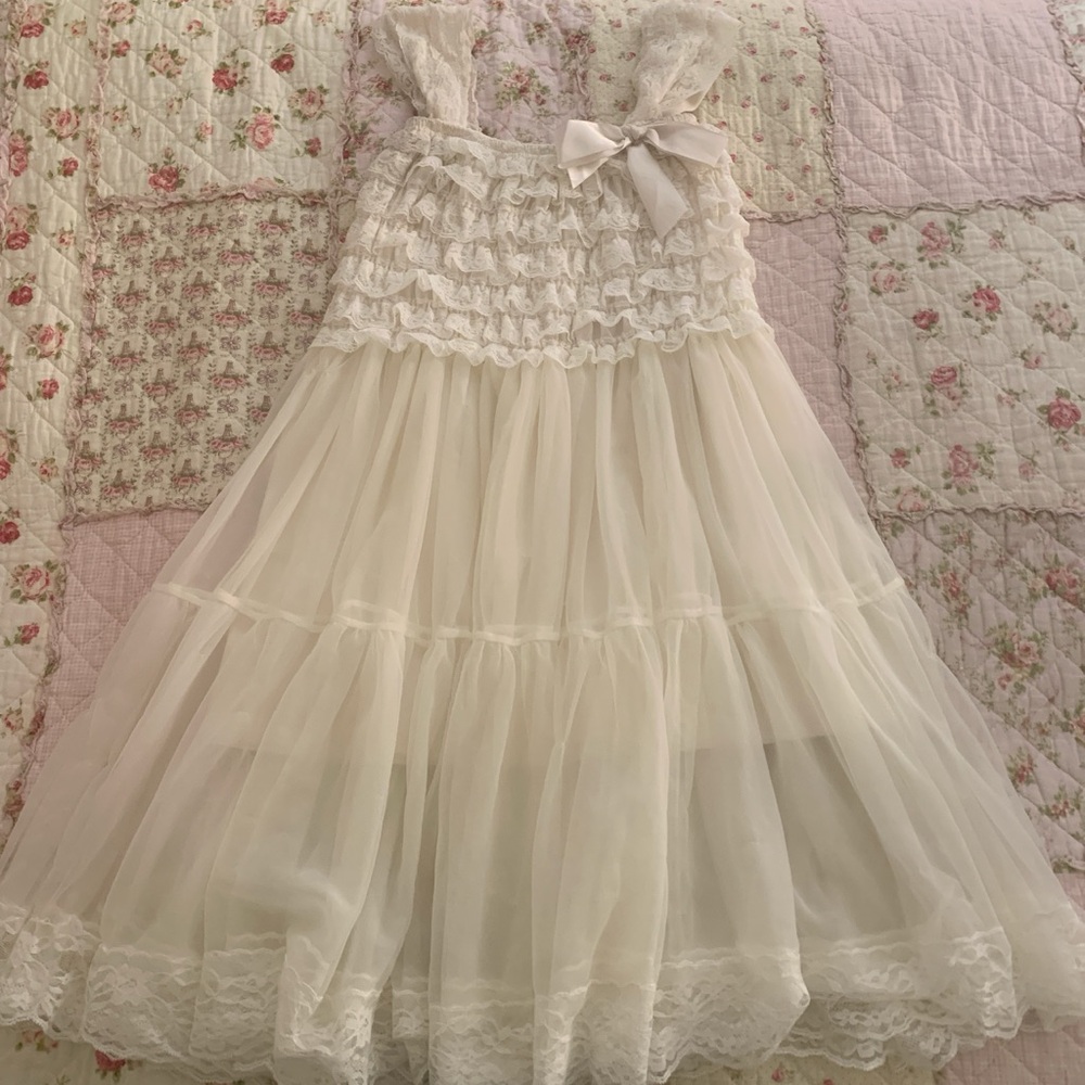 🖤SOLD🖤 White ruffle babydoll dress with bow